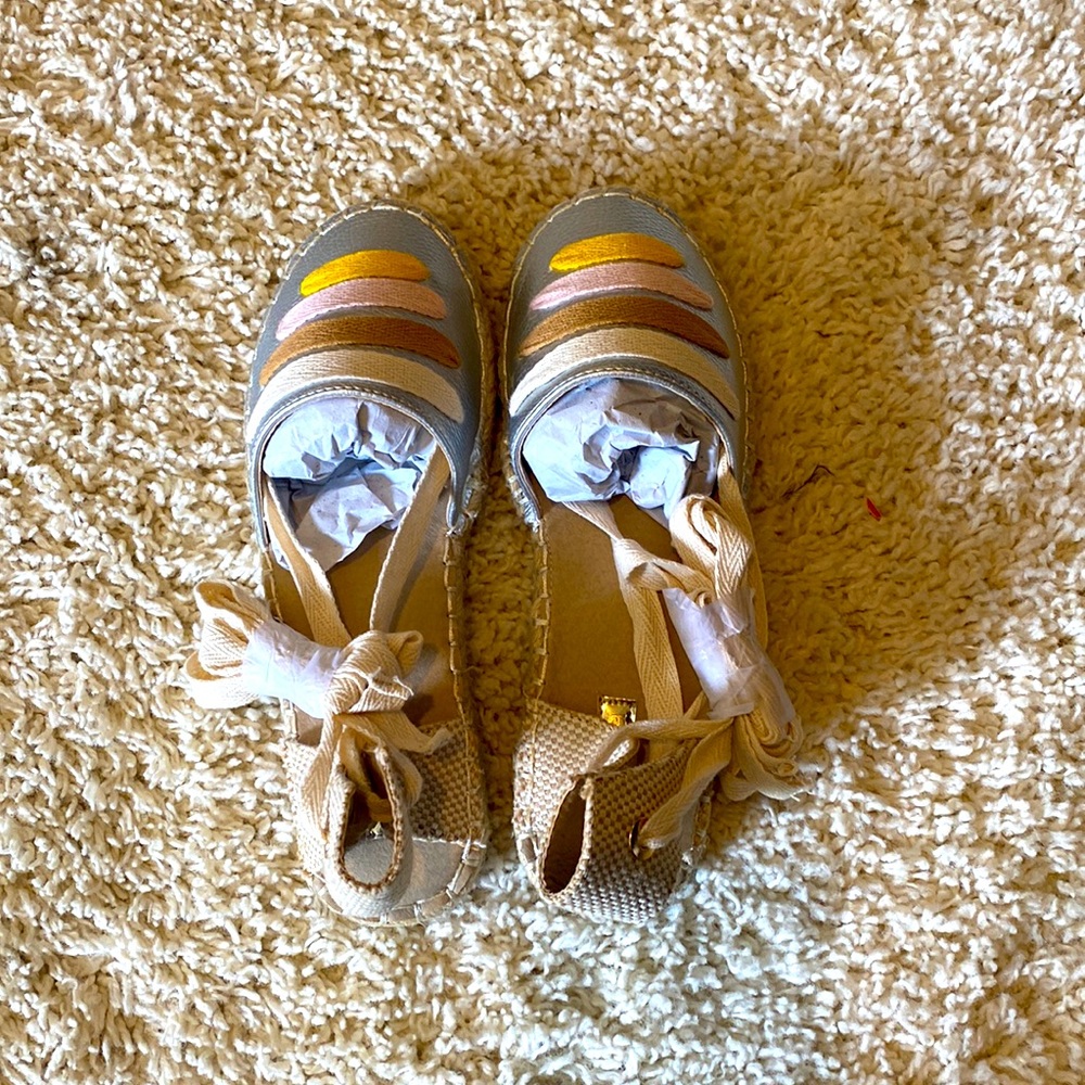 •flats•